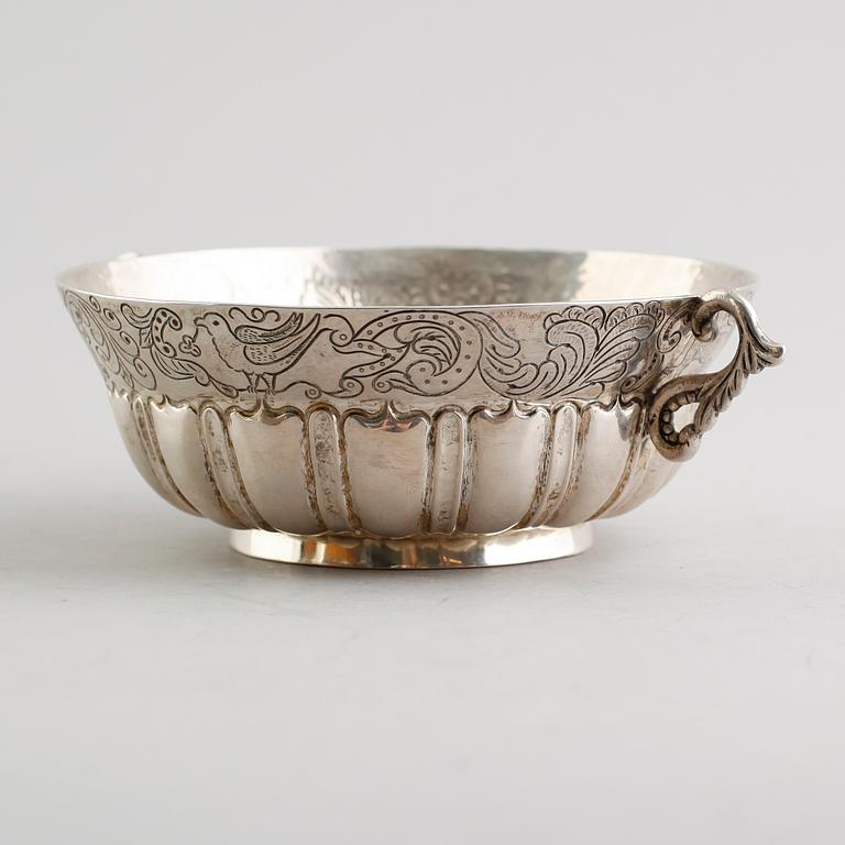 SKÅL, silver, möjligen Holland, 1800-tal. Vikt ca 360 gram.