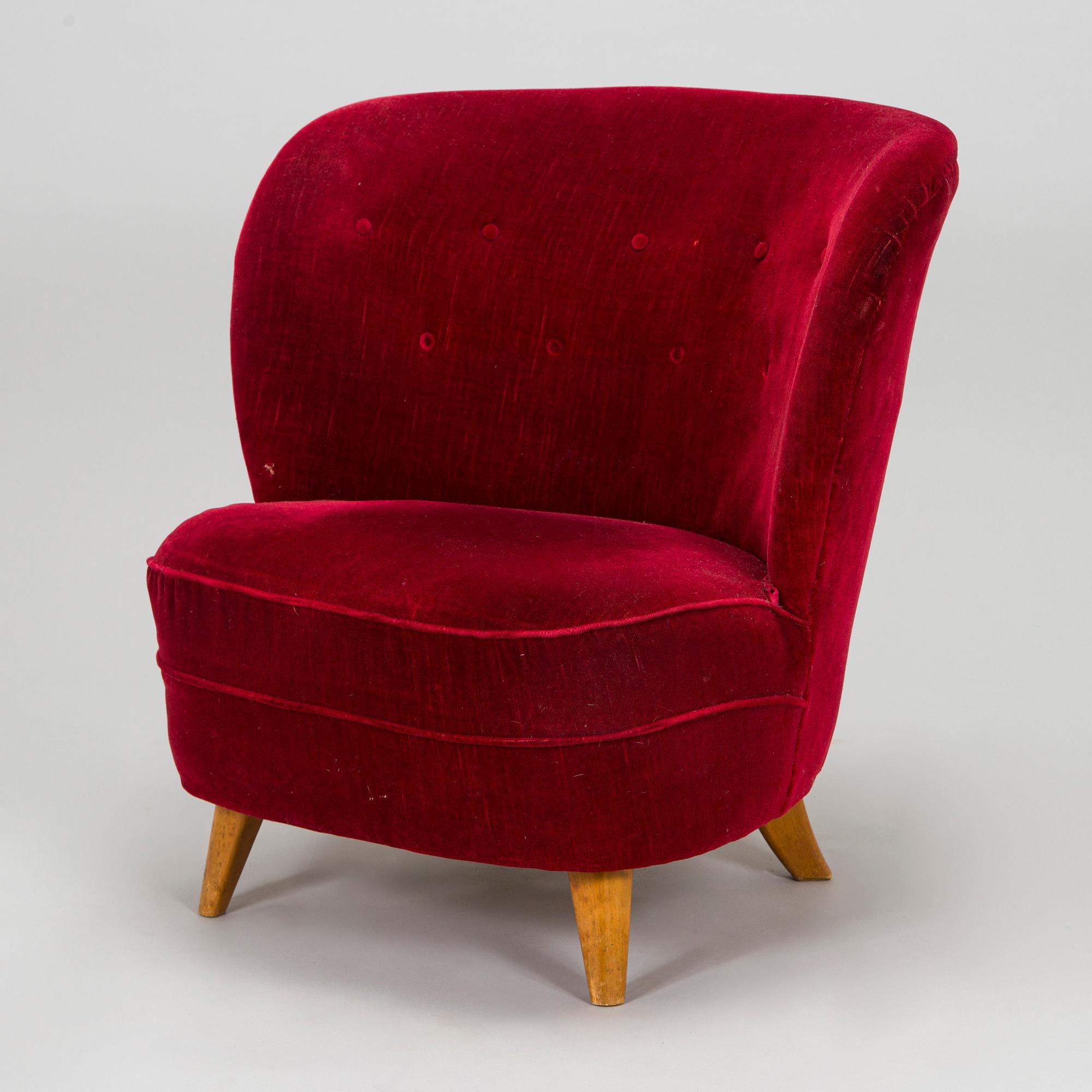 A mid-20th century armchair.