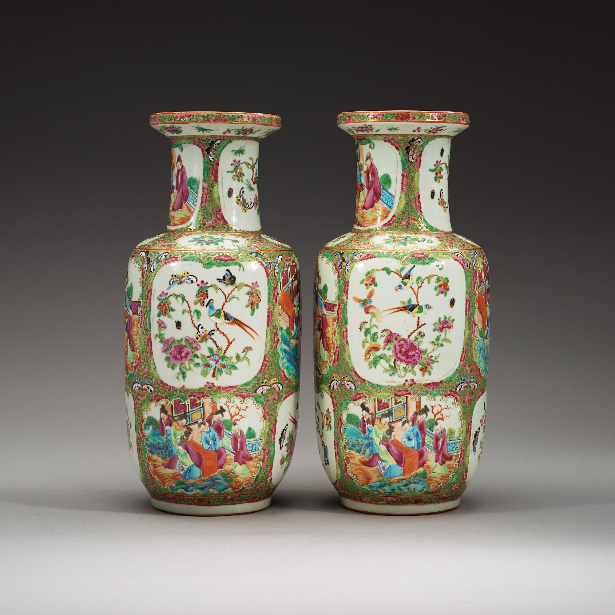 VASER, ett par, porslin. Kanton, Qingdynastin, 1800-tal.