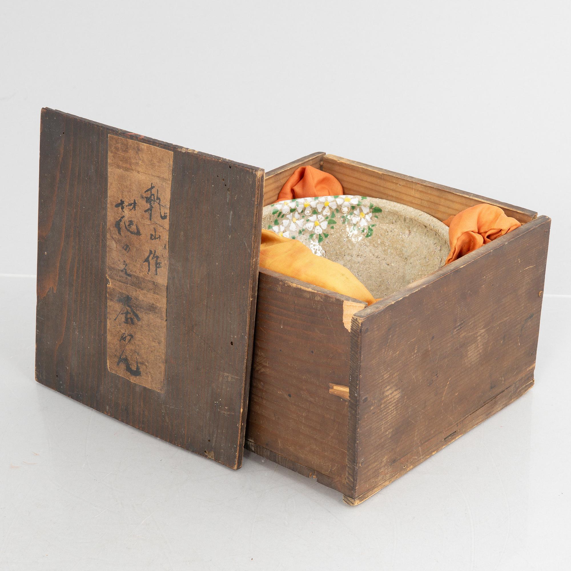 A Japanese stoneware bowl, signed, 20th century.