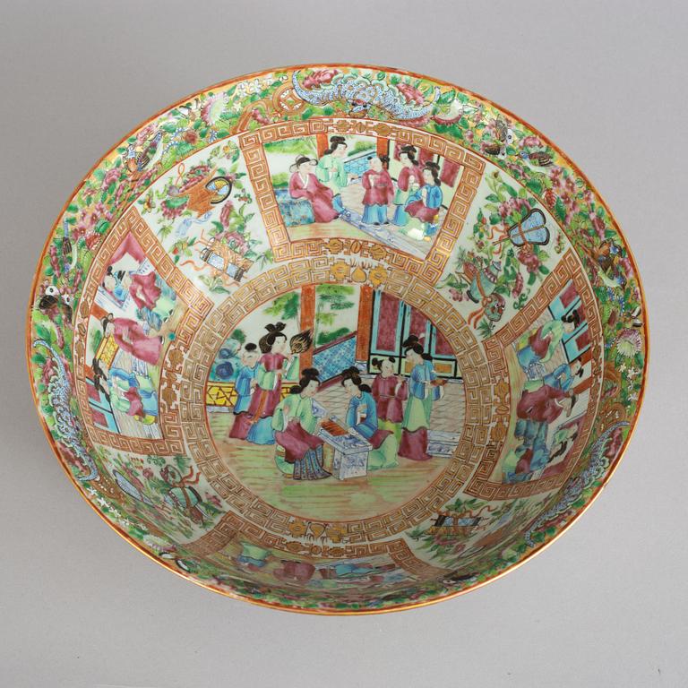 A famille rose Canton punch bowl, Qing dynasty, 19th Century.