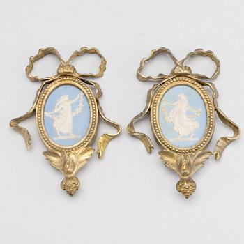 MEDALJONGER, ett par, Wedgwood, 1800-tal.