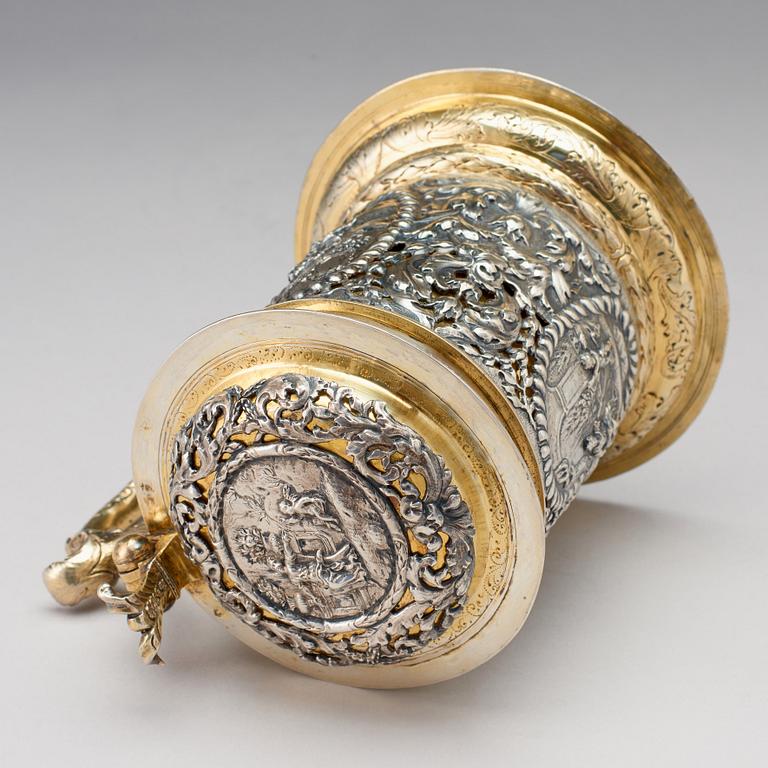 A German 17th century parcel-gilt silver tankard, marks of Israel Thelott, Augsburg (1654-1696).