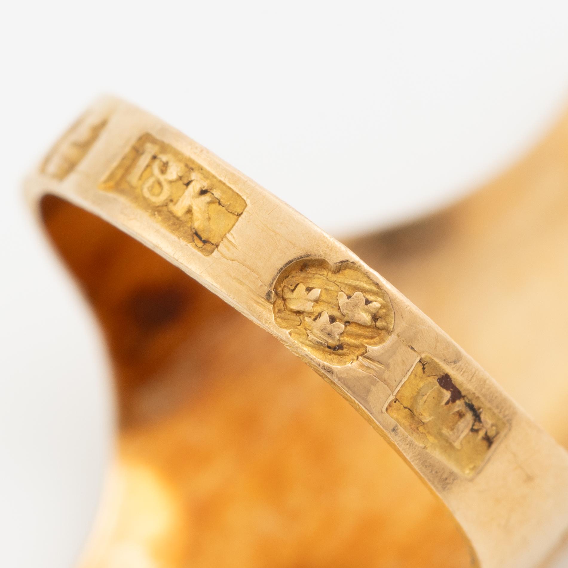 Ring 18K guld, som skydd vid sömnadsarbete. Carl Tengstedt, Göteborg 1828.