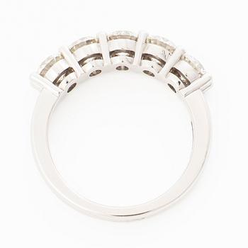 18K white gold half eternity ring with brilliant-cut diamonds.