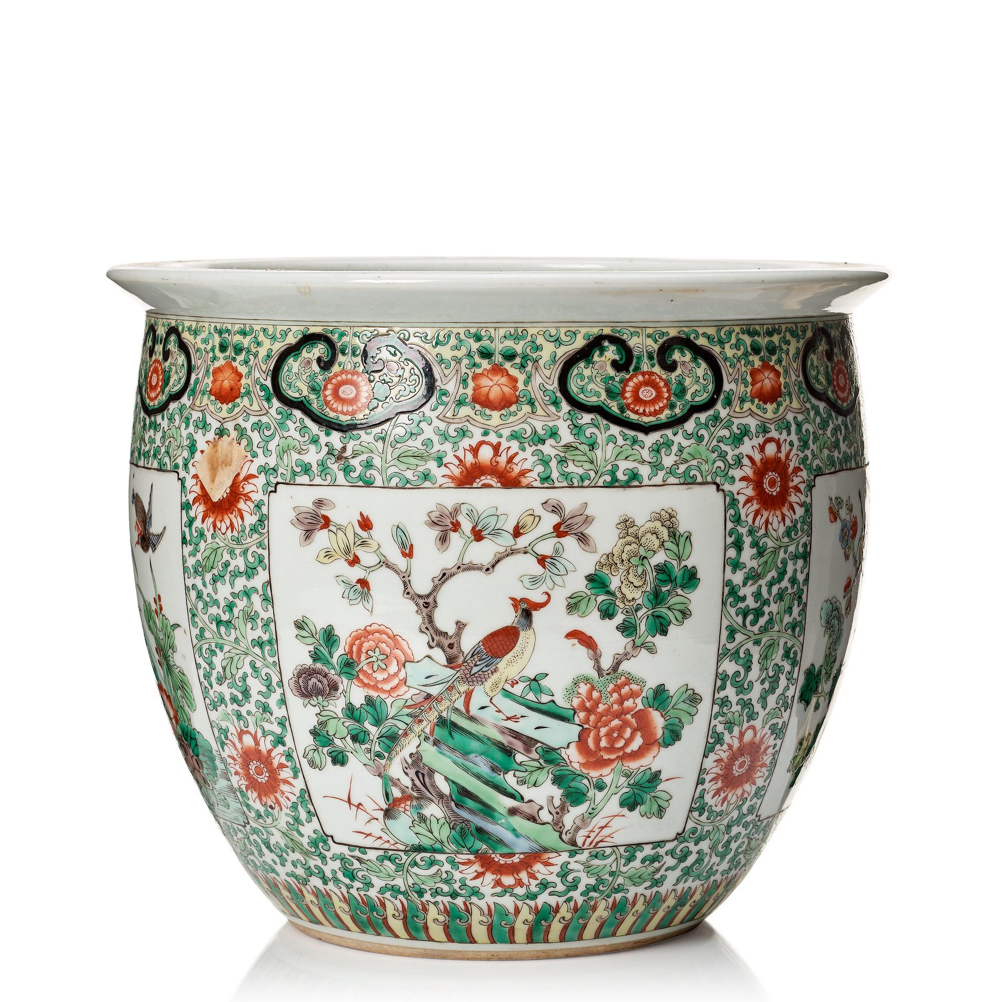 A famille verte basin, late Qing dynasty, circa 1900.