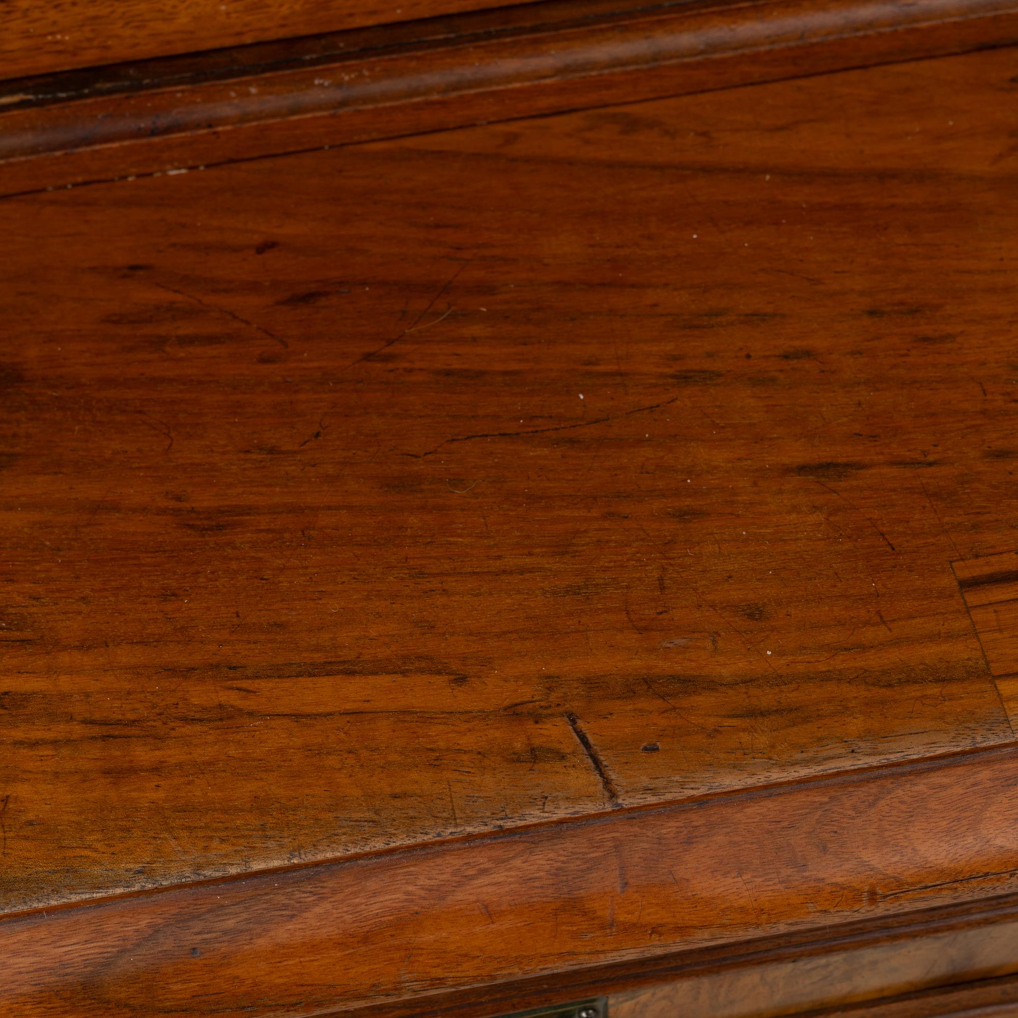 Bokskåp, nyrenässans, omkring 1900.