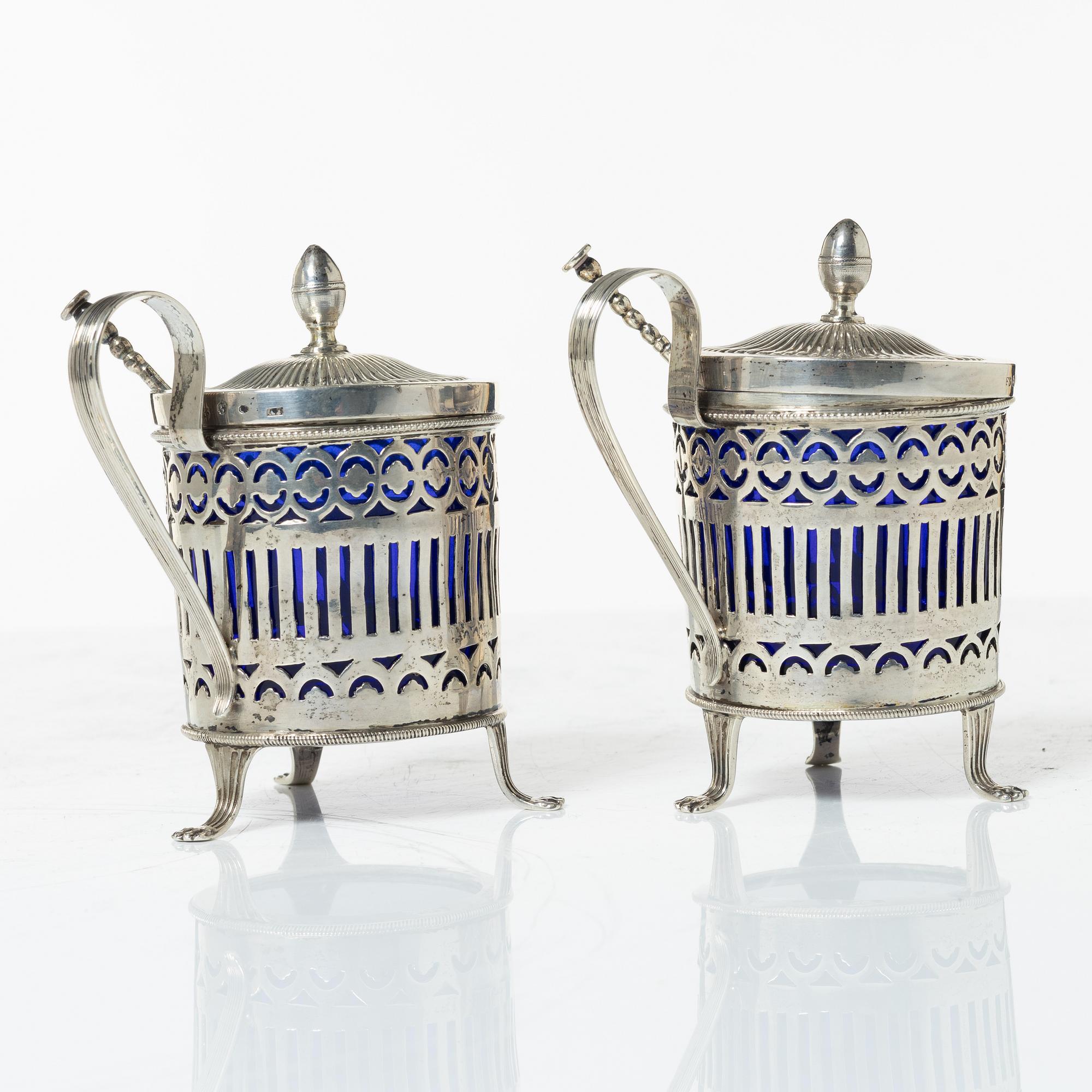 Adolf Zethelius, A Pair of Swedish silver mustard jugs, mark of Adolf Zethelius, Stockholm 1812.