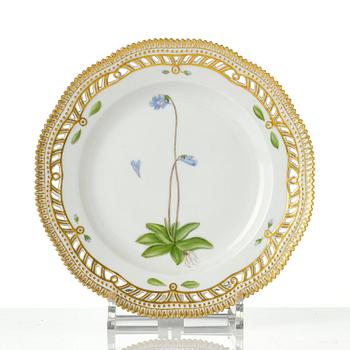 Tallrikar, 13 stycken, porslin. Royal Copenhagen, 'Flora Danica', Danmark, 1900-tal.