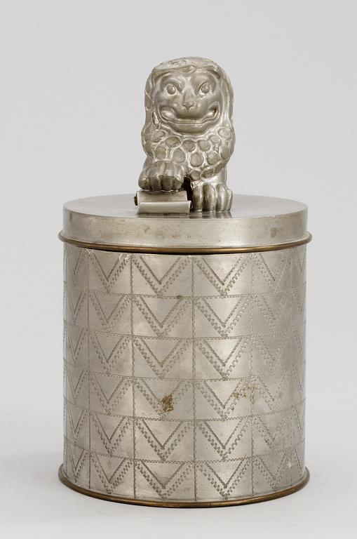 An Anna Petrus pewter and brass cigarr box, Firma Svenskt Tenn 1929.