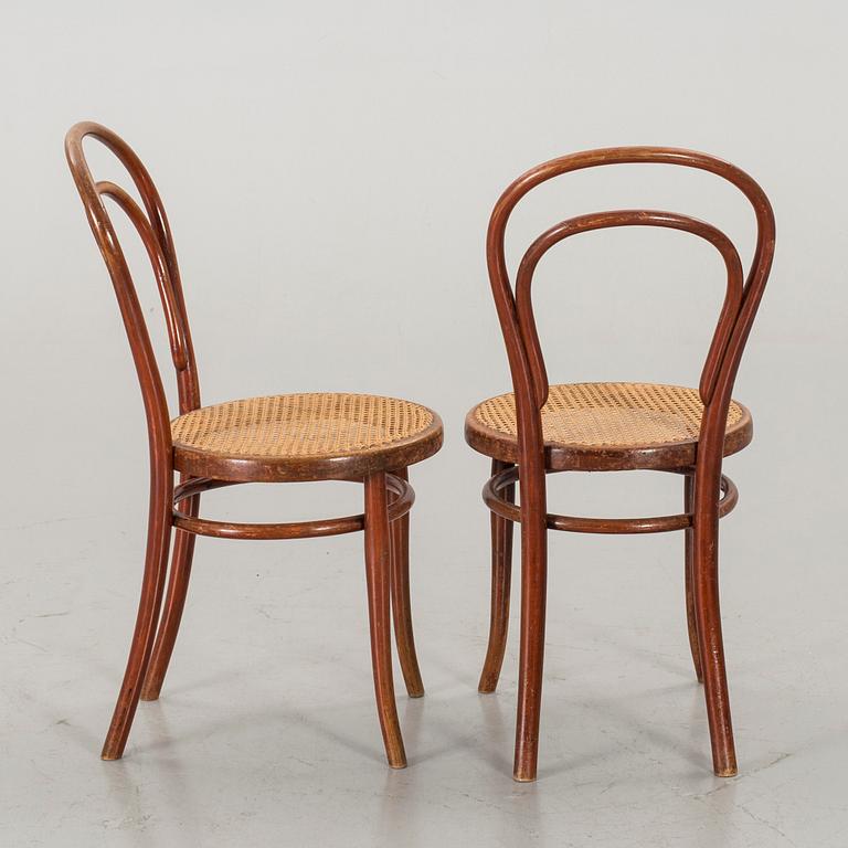 A pair of chairs, made by Thonet, around year 1900.