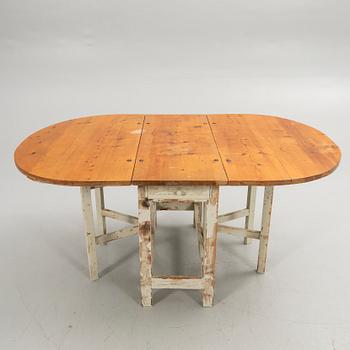 Drop-leaf table, 19th century.