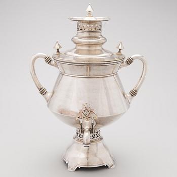 A RUSSIAN SILVER SAMOVAR BY HLEBNIKOV, Moscow 1899-1908.