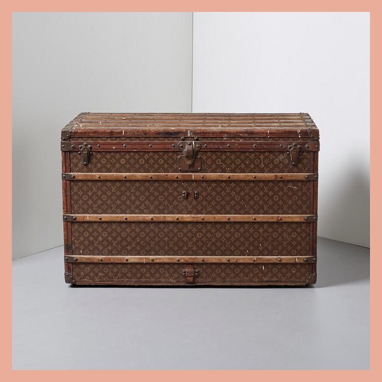KOFFERT, Louis Vuitton.