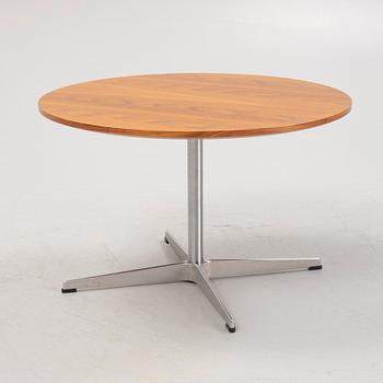 Arne Jacobsen, Bruno Mathsson & Piet Hein, soffbord, modell "A222", Fritz Hansen, Danmark.