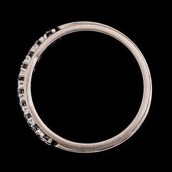 ALLIANSRING, 18 k vitguld, 10 diamanter tot ca 0.40 ct, svenska stämplar, 1964.