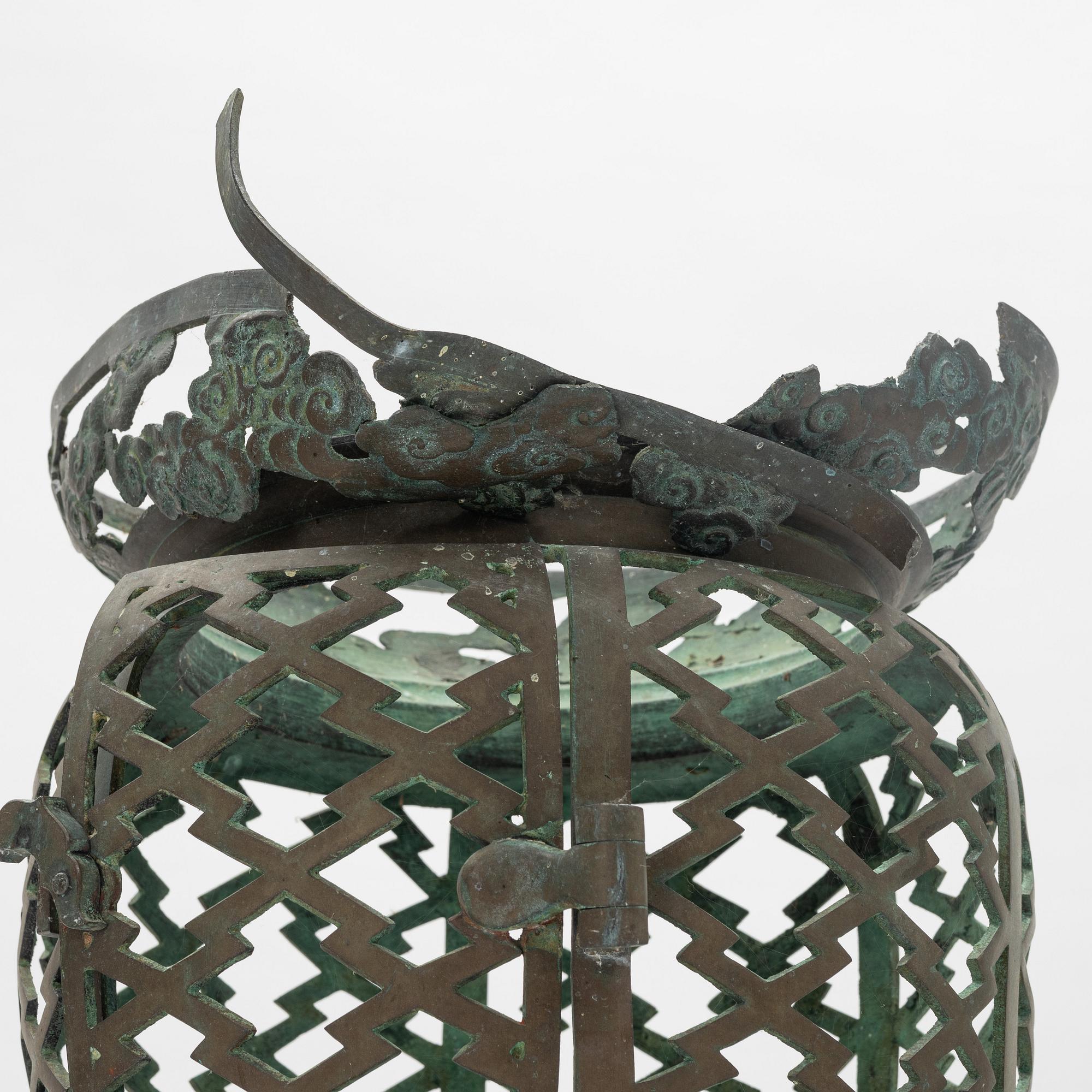 Lykta, brons. Japan, tidigt 1900-tal.