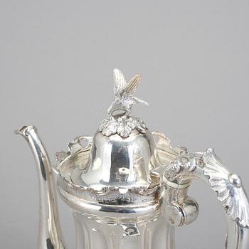 KAFFEKANNA, silver, nyrokoko, Stockholm, 1855. Vikt ca 1035 gram.