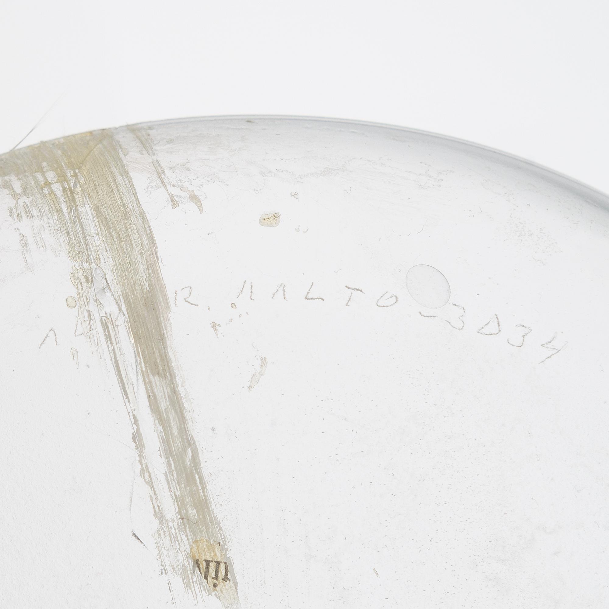 Alvar Aalto, a '3034' dish signed Alvar Aalto 3034. Manufactured by Iittala early 1960s.