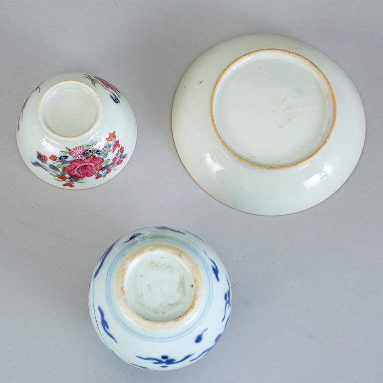 PARTI, sex delar, porslin. Qingdynastin och en senare vas med Kangxis märke.