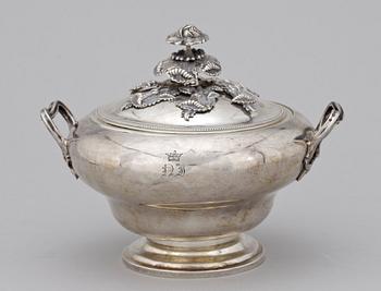 KONFEKTSKÅL, silver, St Petersburg, Ryssland. 1850. Ca 696g.