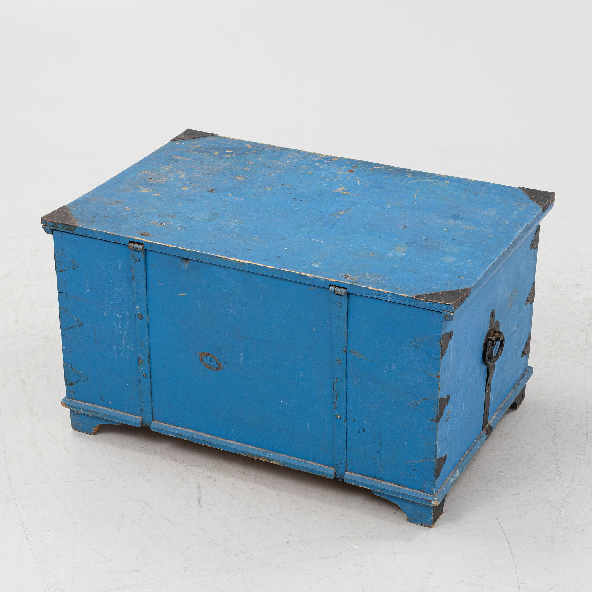 Chest, folk art, 19th century.