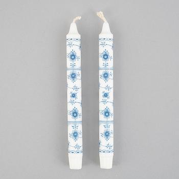Ljusstakar, ett par, porslin, Royal Copenhagen, "Musselmalet helblond", modell 1138, 1974-78.