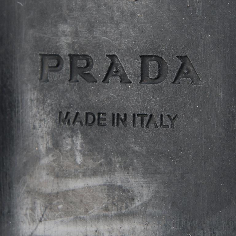 SKOR, Prada.