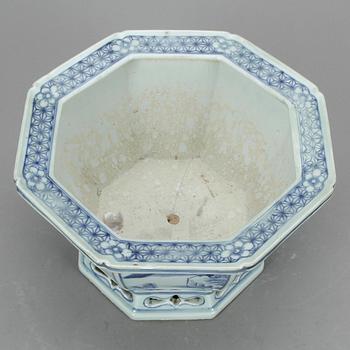 YTTERFODER, porslin, Kina, 1900-tal.
