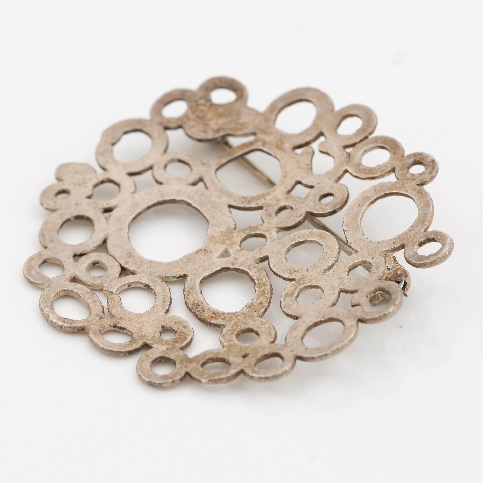PA Lundahl Terrs, en brosch och ett par manschettknappar silver, Växjö 1966.