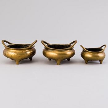 A set of three Chinese incense burners, 19th century.