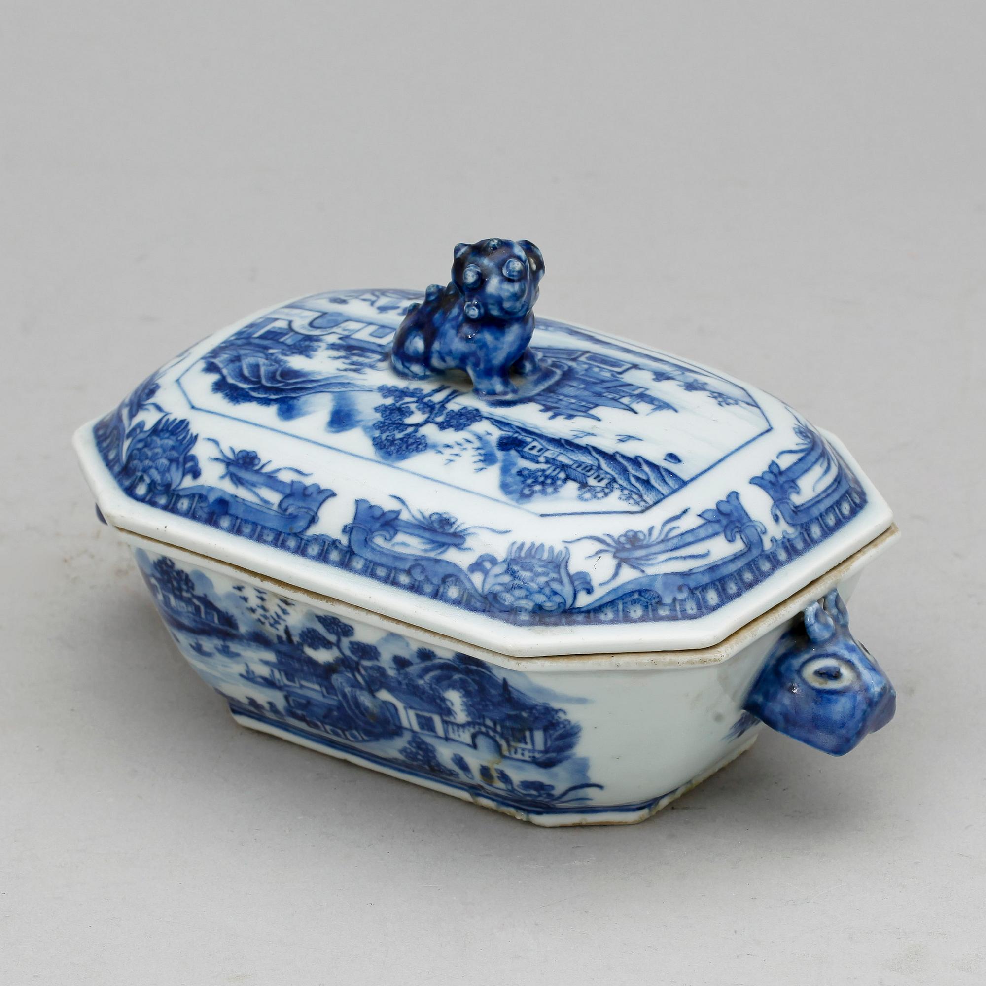 SÅSSKÅL samt SMÖRASK, porslin, Kina, troligen Qianlong (1736-1795).