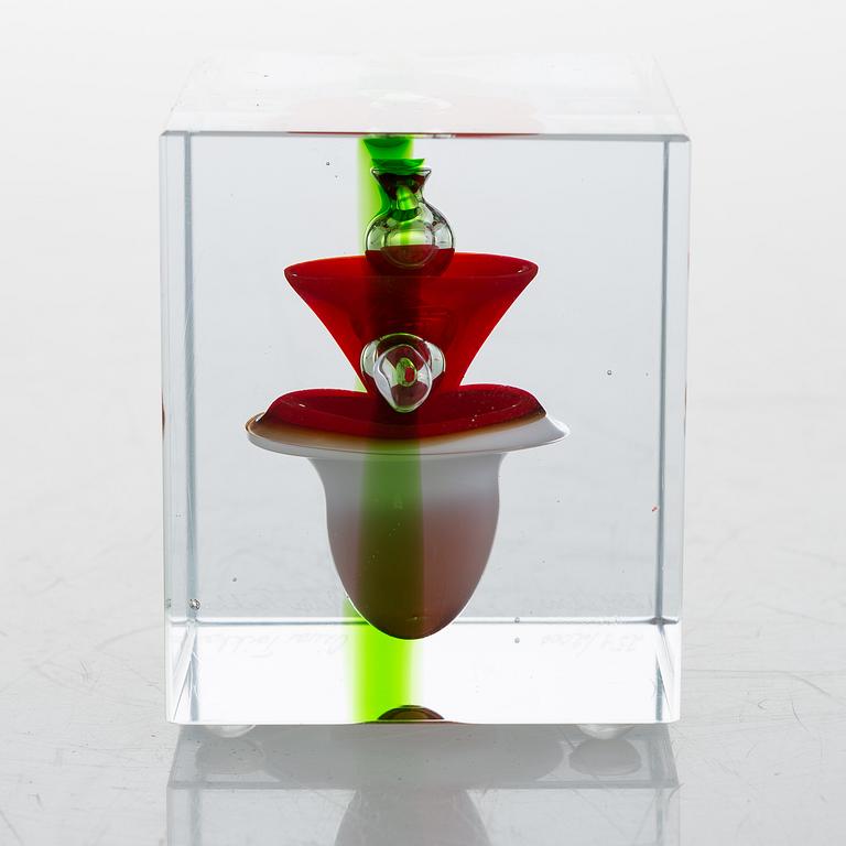 OIVA TOIKKA, AN ANNUAL CUBE, glass, signed Oiva Toikka Nuutajärvi 1997, numbered 254/2000.