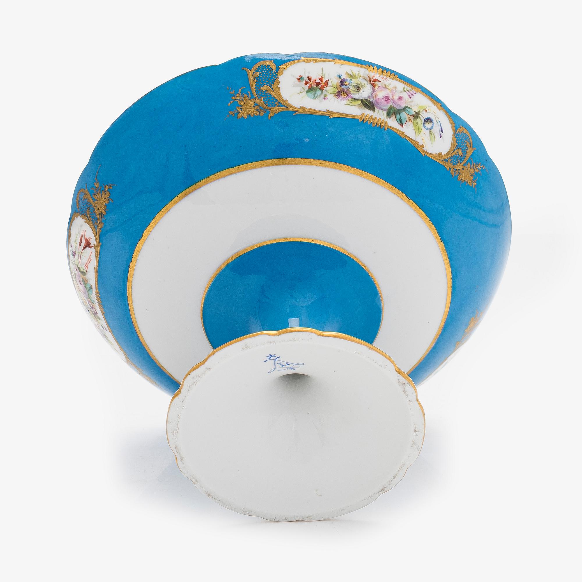 A footed porcelain bowl, Sèvres-like mark, around 1900.