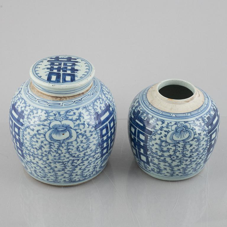 Bojaner, a pair, similar, porcelain. China, Qing, circa 1900.