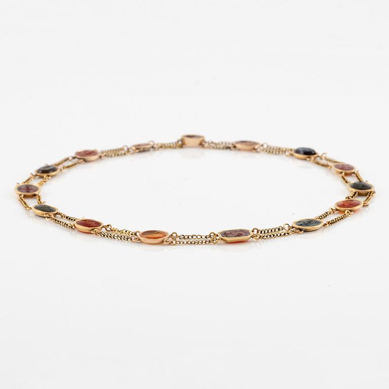 An 18K gold and hardstone intaglio necklace, 19th century.