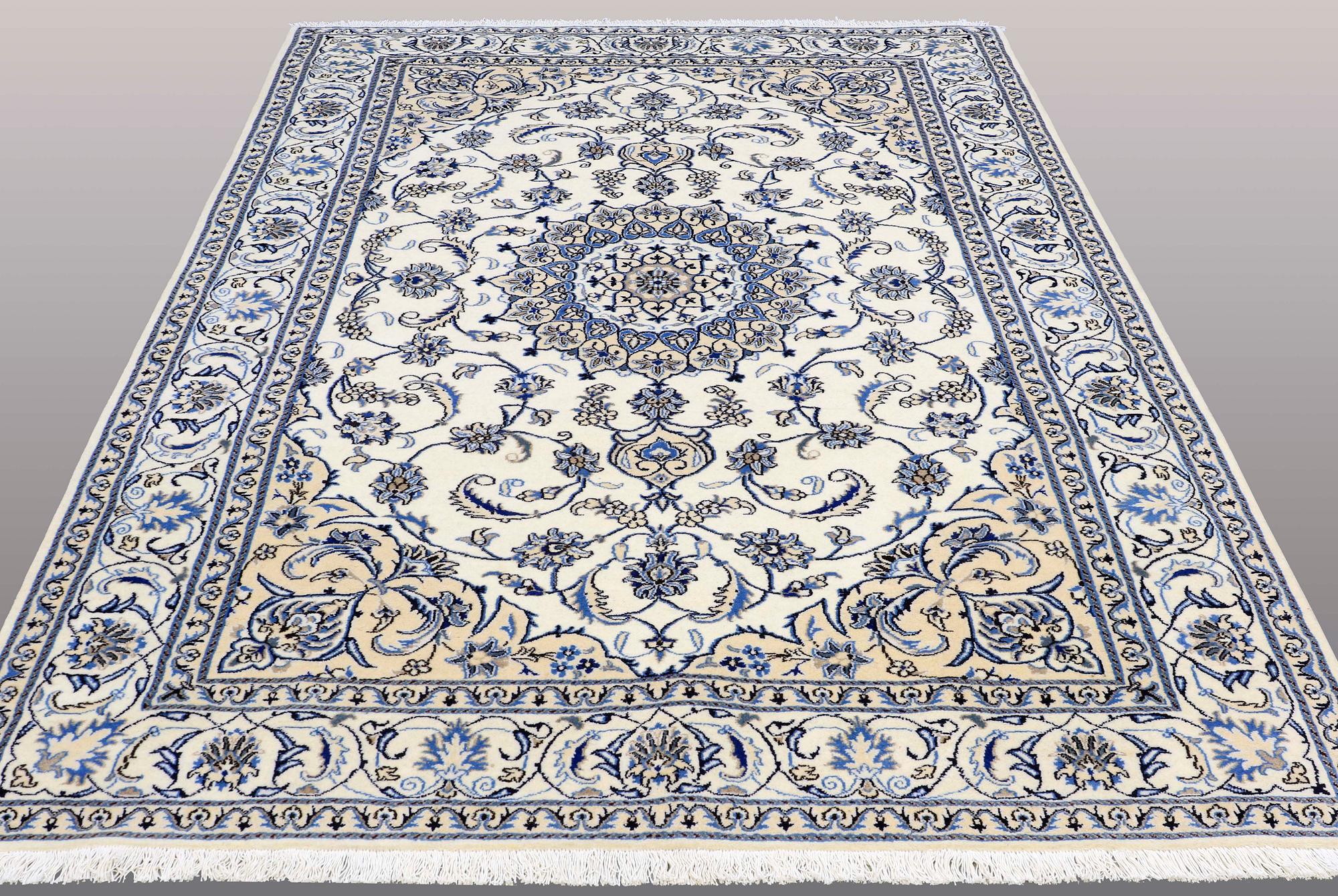 A CARPET, Nain, ca 295 x 203 cm.