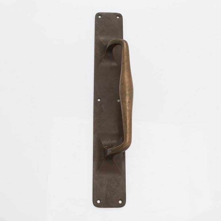 An Art Nouveau door handle from early 20th century.