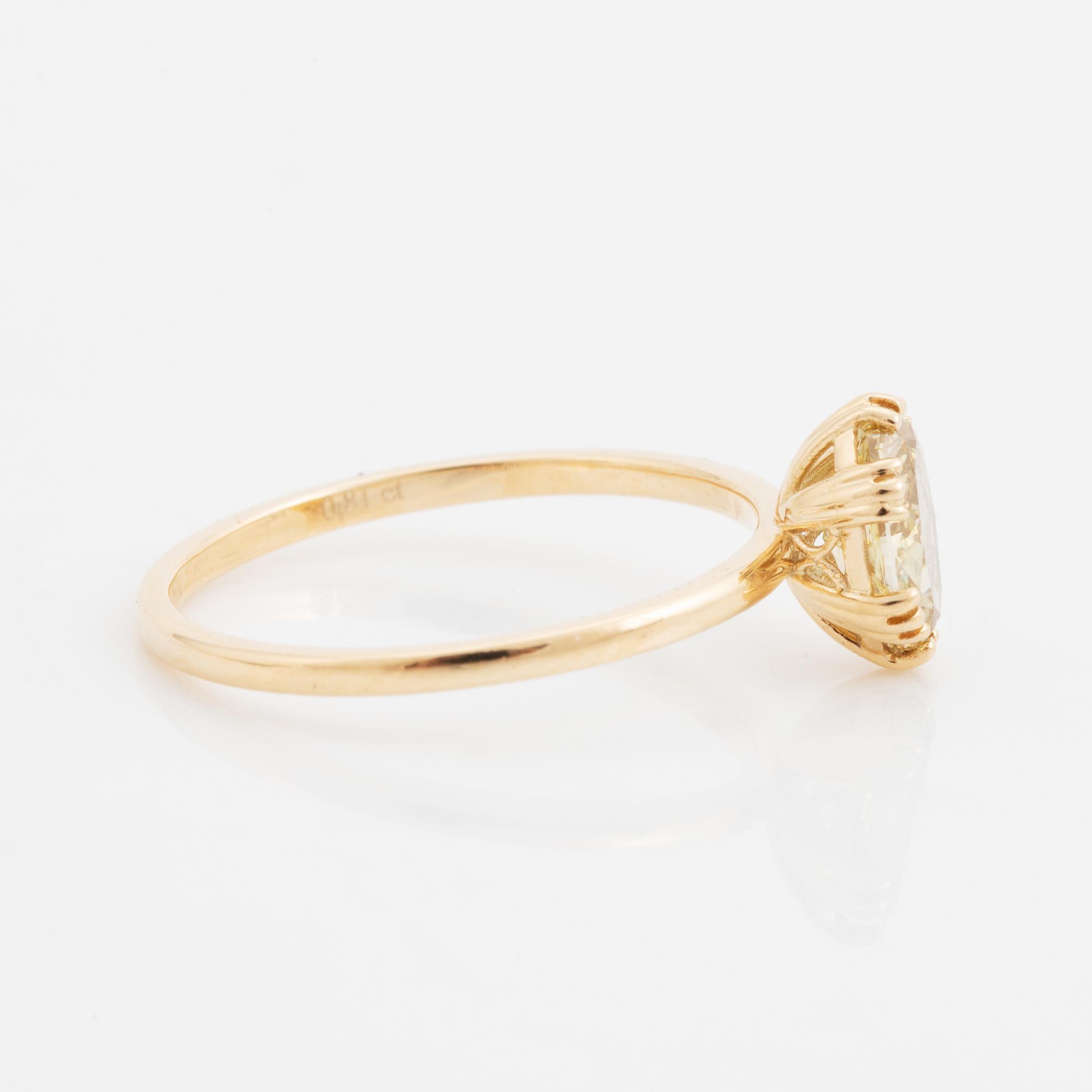 Ring with fancy brownish yellow diamond.