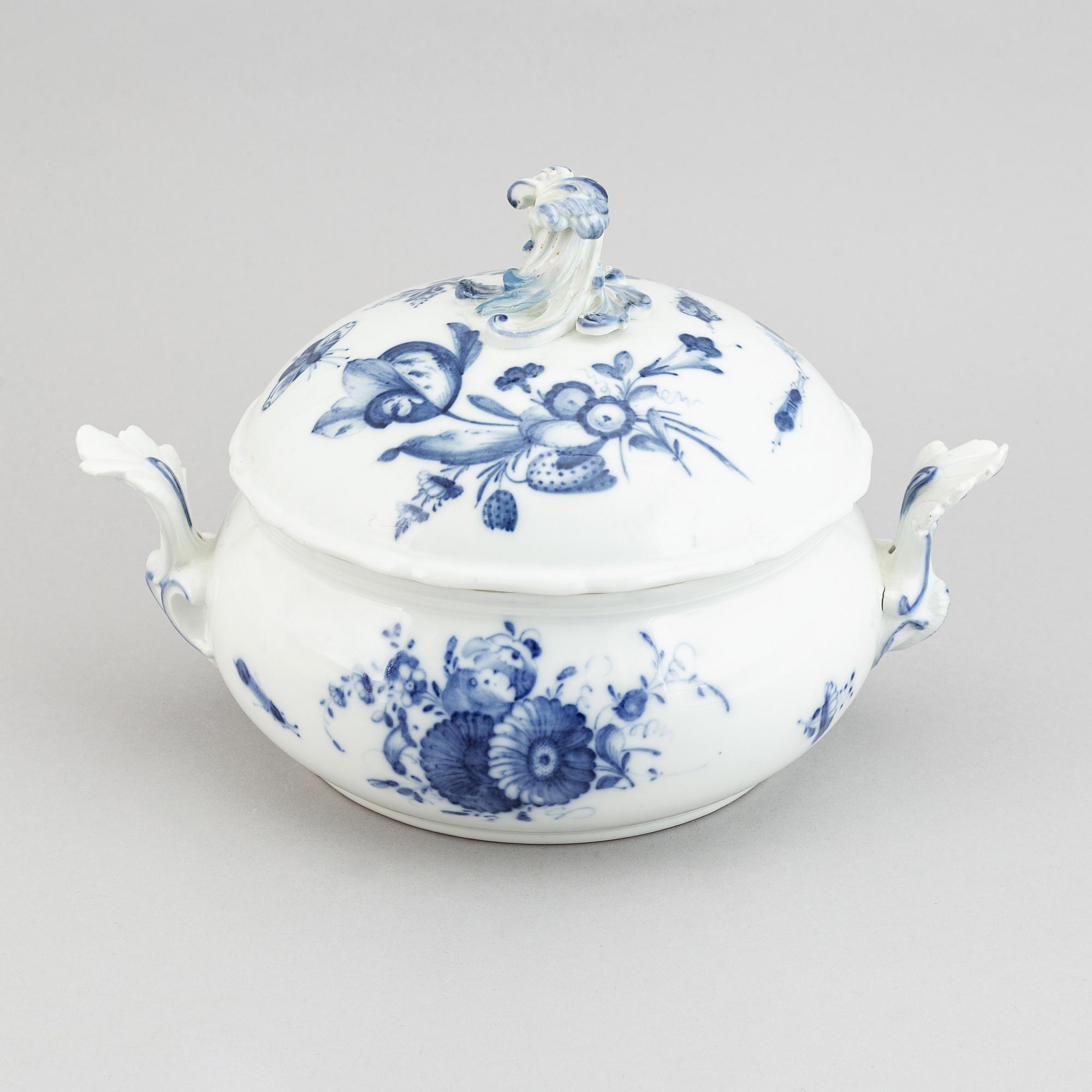 A blue and white tureen with cover, Meissen like mark, 19th century.