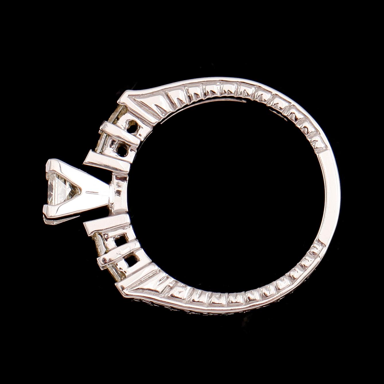 RING, 14 k guld, diamanter tot ca 0.70 ct.