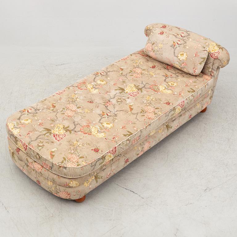 Josef Frank, a model 775 couch/daybed, Svenskt Tenn, 2021.