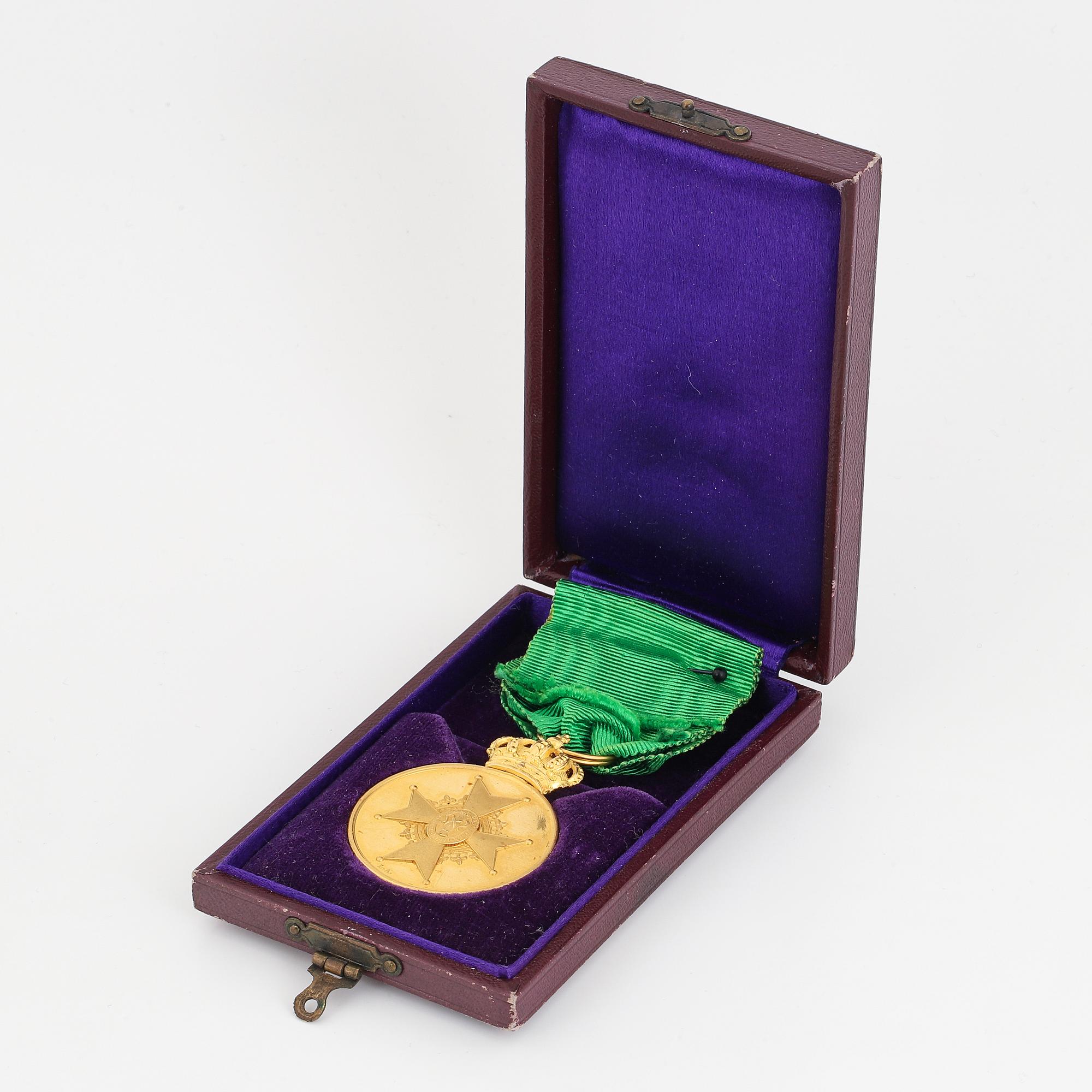 The Medal of  the Vasa. Gold with ribbon in case.