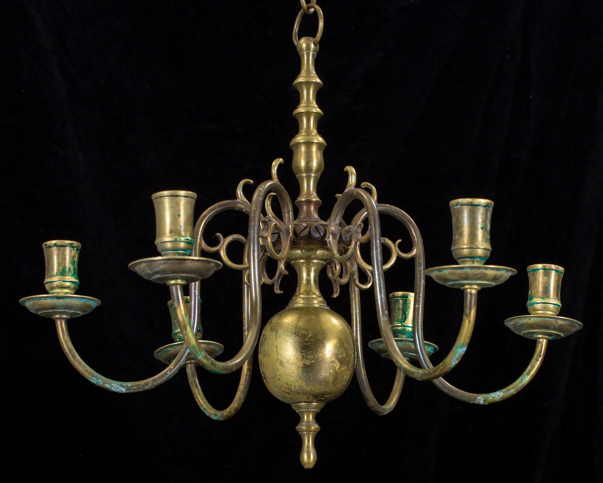 LJUSKRONA, så kallad Malmkrona, mässing, 1900-tal. Höjd 36 cm.