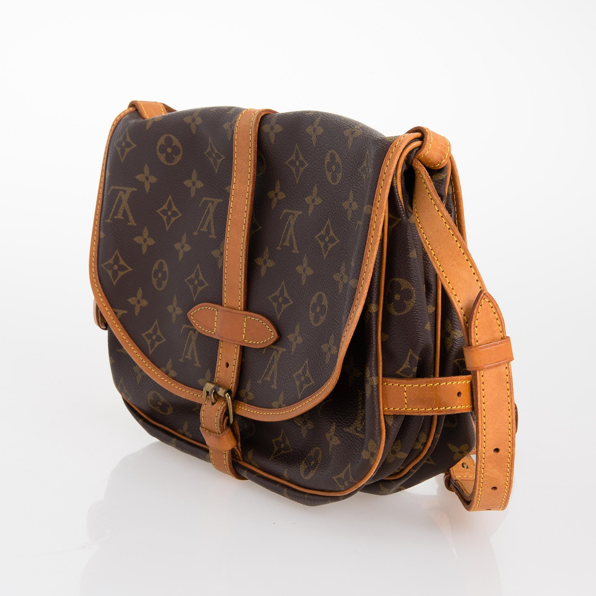 LOUIS VUITTON, 'Saumur 30' shoulder bag.