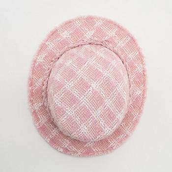 Chanel, a wool and mohair mix bouclé hat, size S.