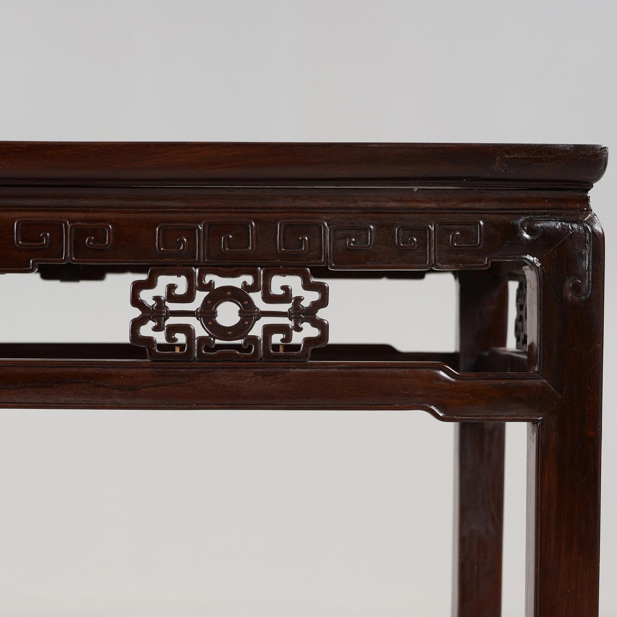 ALTARBORD, hardwood. Troligen sen Qingdynasti.