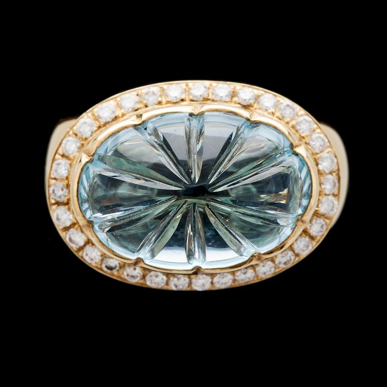 RING, 18k guld med topas, 11,55 ct, och diamanter, 0.41 ct enl gravyr.