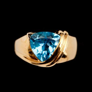RING, 10 k guld, topas ca 4.30 ct.