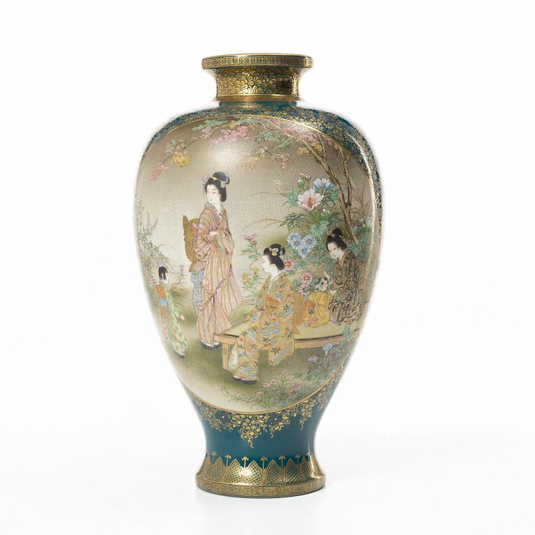 A Japanese Satsuma vase, first part of the 1900s.